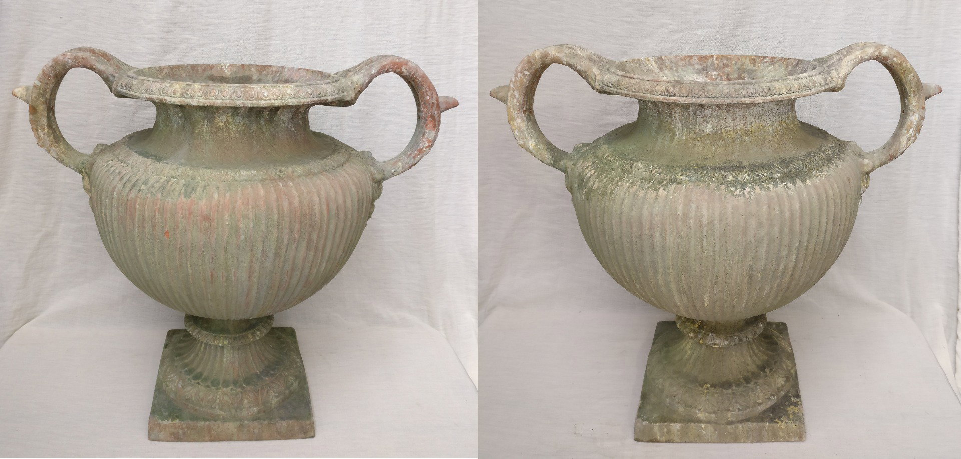Raffinata coppia di Vasi in Terracotta - H 64 cm